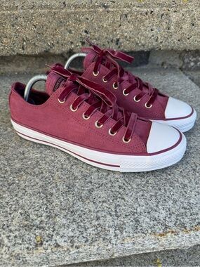 Converse Low Top Sneakers in Maroon and White